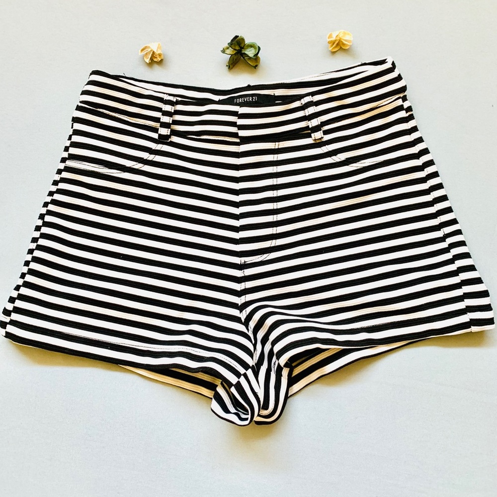 *LIKE NEW Forever 21 Black & White Stripes Shorts